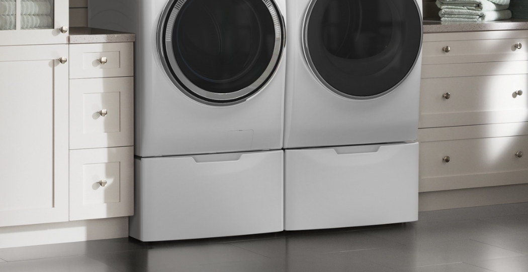 https://www.woodcocks.us/uploads/files/Purpose%20of%20a%20Laundry%20Pedestal/ge-pedestal.jpg